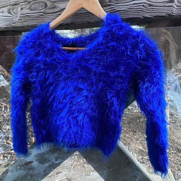 Y2K fuzzy cropped hoodie - Picture 4 of 11